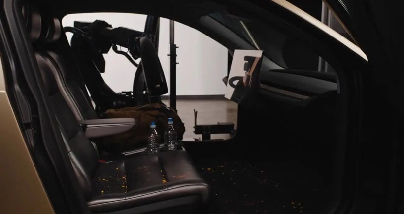 Tesla Robotaxi αυτόματο σύστημα καθαρισμού
