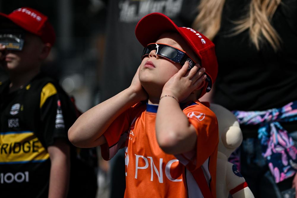 Ολική έκλειψη Σελήνης 2024 Indianapolis Motor Speedway Indycar