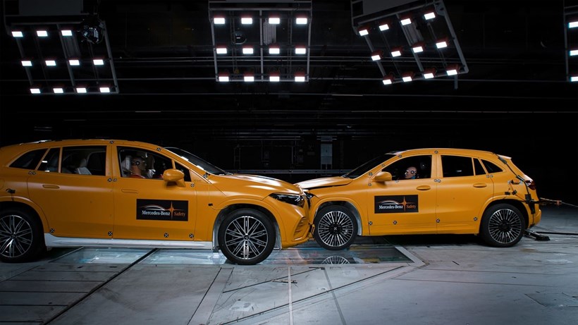 Mercedes crash test
