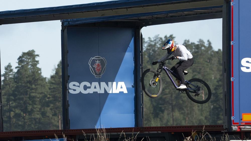 Red Bull ποδήλατο Scania Αυτόνομα φορτηγά