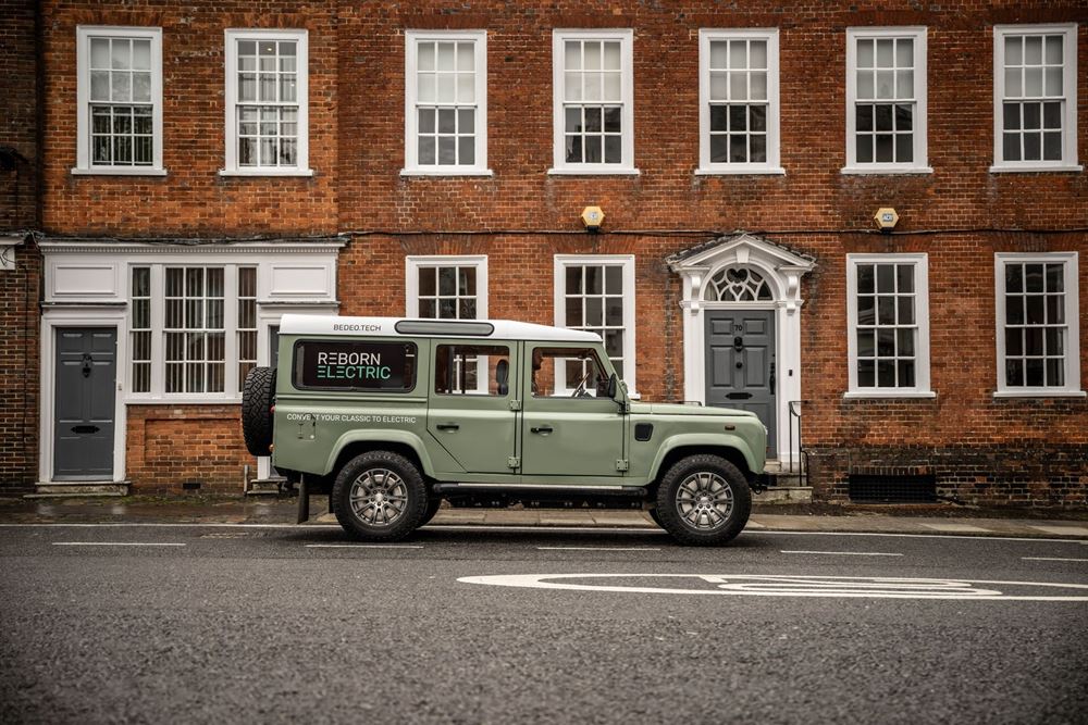 Land Rover Defender ηλεκτρικό Restomod Bedeo