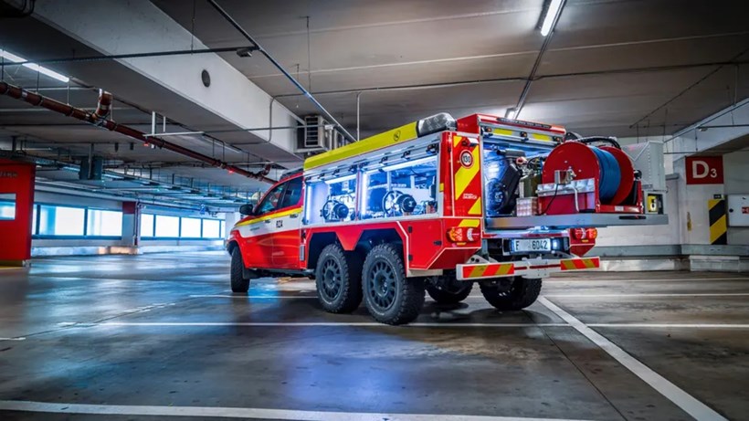 Toyota Hilux 6x6 pirosvestiko