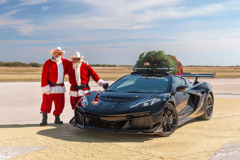 Hennessey Corvette ZR1 χριστουγεννιάτικο δέντρο