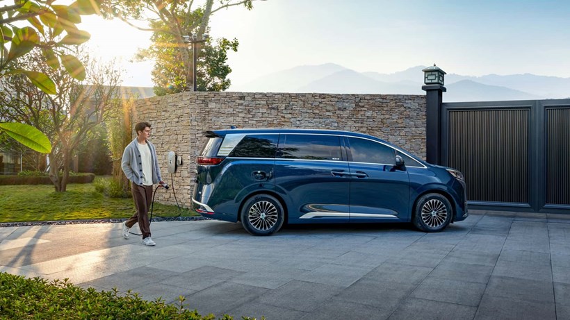 Denza D9 Mini Van