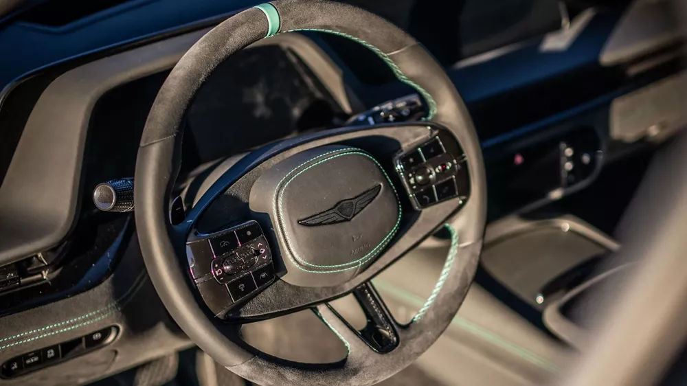 Genesis G90 Wingback