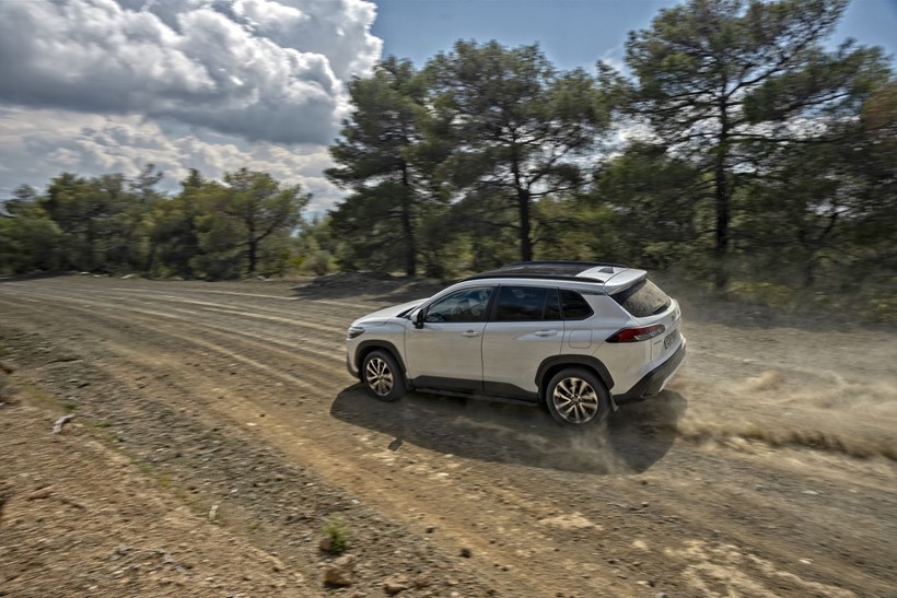 Δοκιμή Toyota Corolla Cross 2.0 L Hybrid 4x4