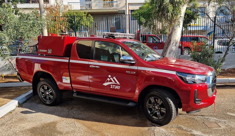 Πυροσβεστικά pick up για την προστασία του Υμηττού από τον Σαρακάκη