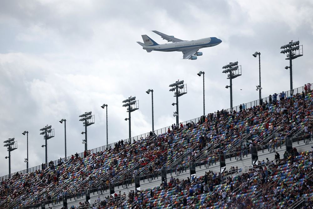 Nascar Daytona 2025 Ντόναλντ Τραμπ Air Force One αεροπλάνο