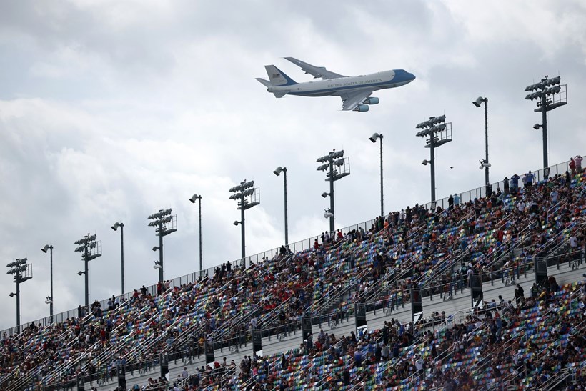 Nascar Daytona 2025 Ντόναλντ Τραμπ Air Force One αεροπλάνο
