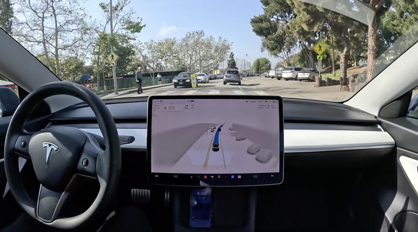 Tesla FSD Αυτόνομη Μετακίνηση