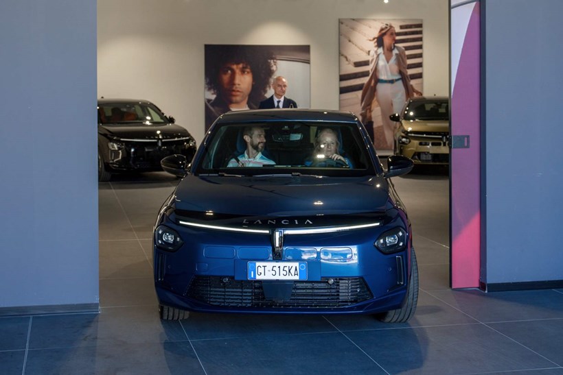 Lancia Ypsilon proti paradosi