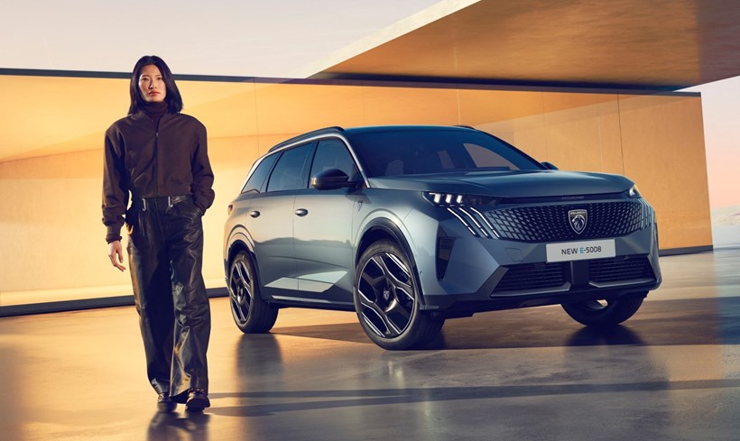 Peugeot E-5008