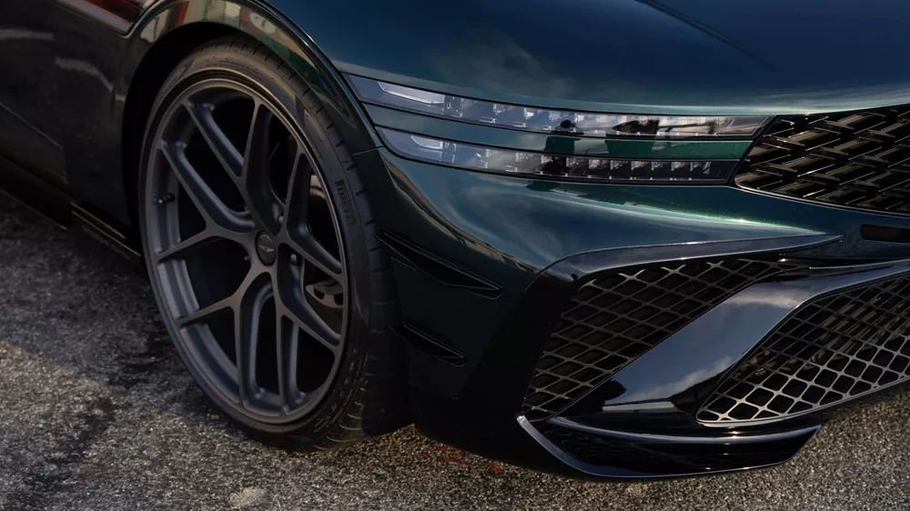 Genesis G90 Wingback