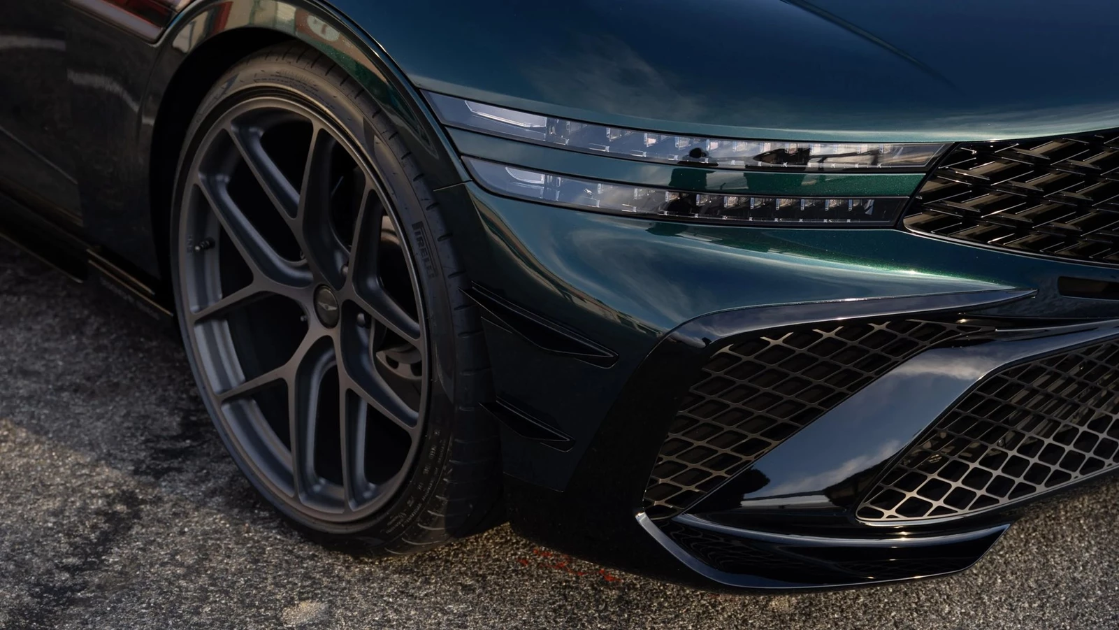 Genesis G90 Wingback