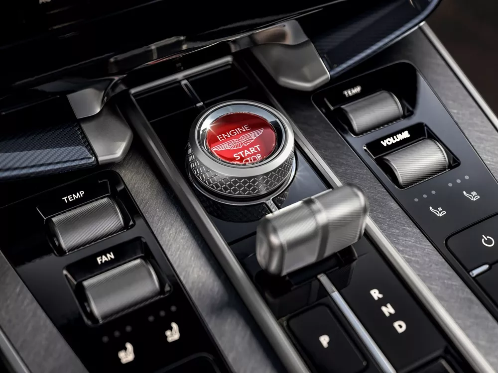 Aston Martin Vanquish 25