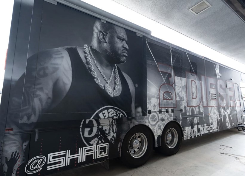 Shaquille Ο'Neal luxury bus