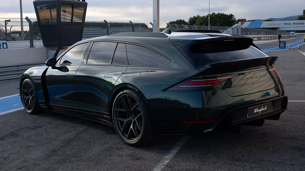 Genesis G90 Wingback