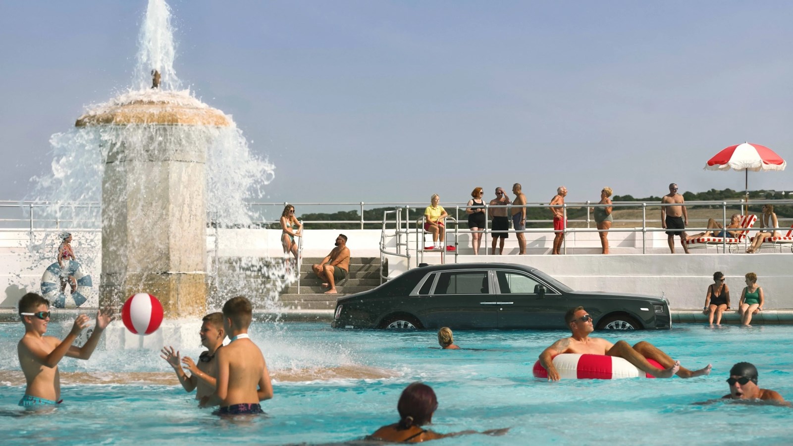 Rolls-Royce Phantom pool