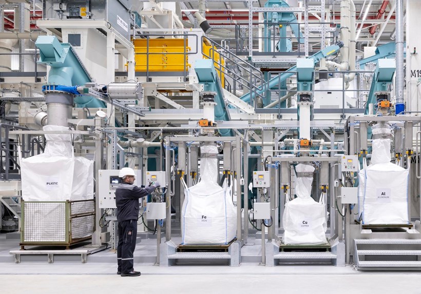 Mercedes recycling battery factory Germany