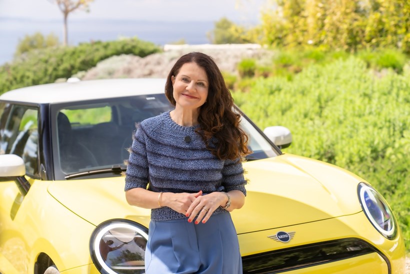 stefanie wurst (πρώην Mini CEO)