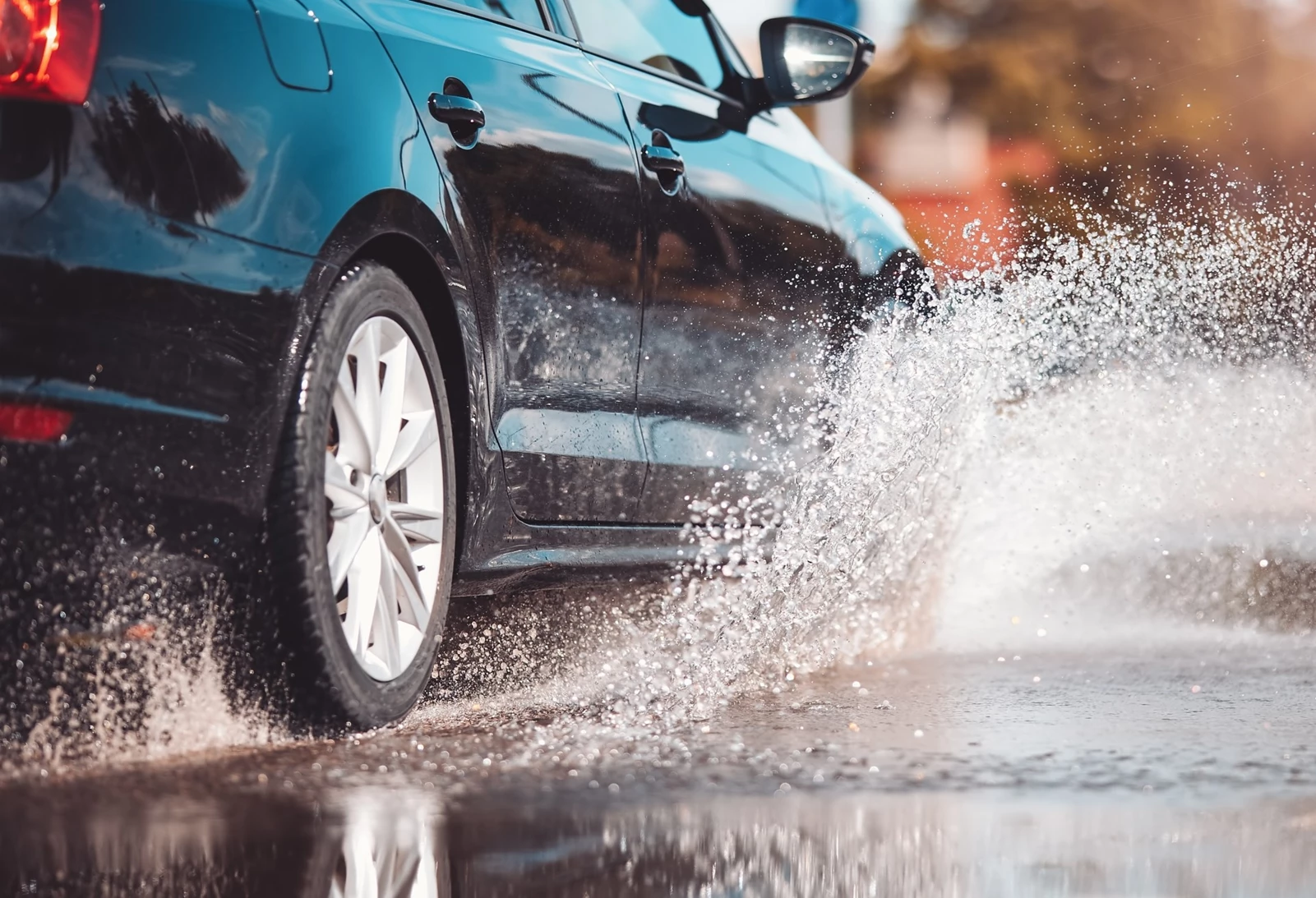 Αυτοκίνητο στην βροχή