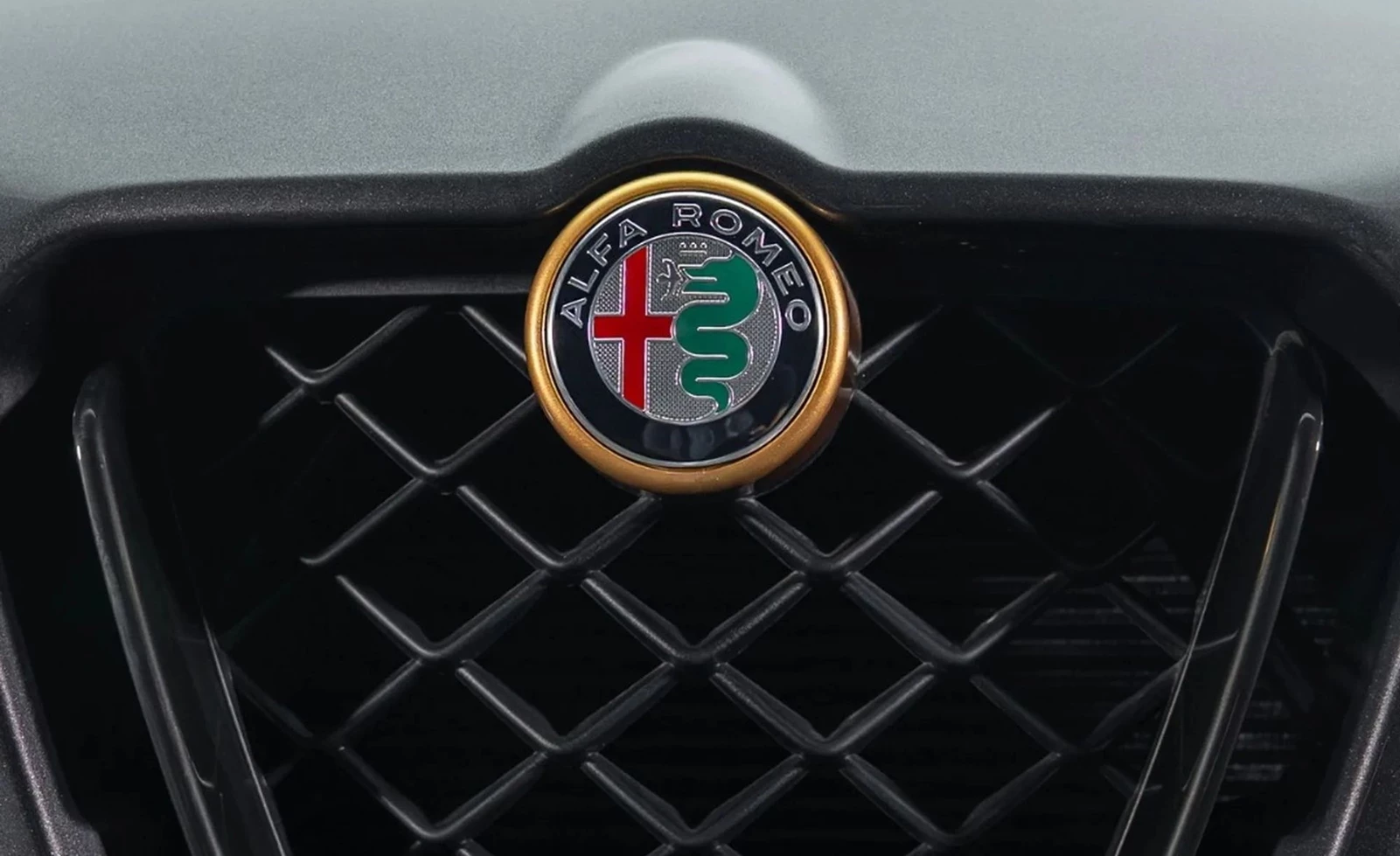 Alfa Romeo Stelvio QV Ντουμπάι