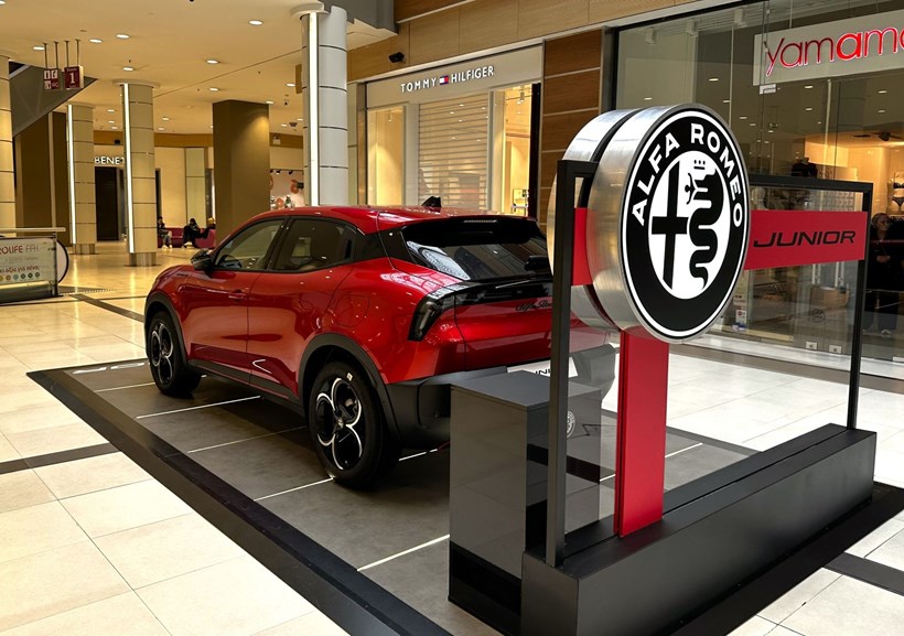Alfa Romeo Junior The Mall Athens