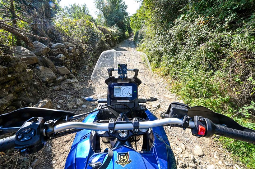 odoiporiko Albania Aprilia Tuareg