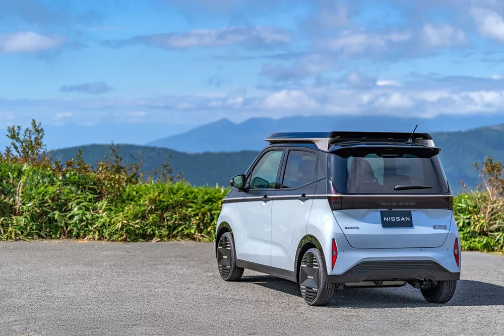 Nissan Sakura AO Solar ηλιακό πάνελ