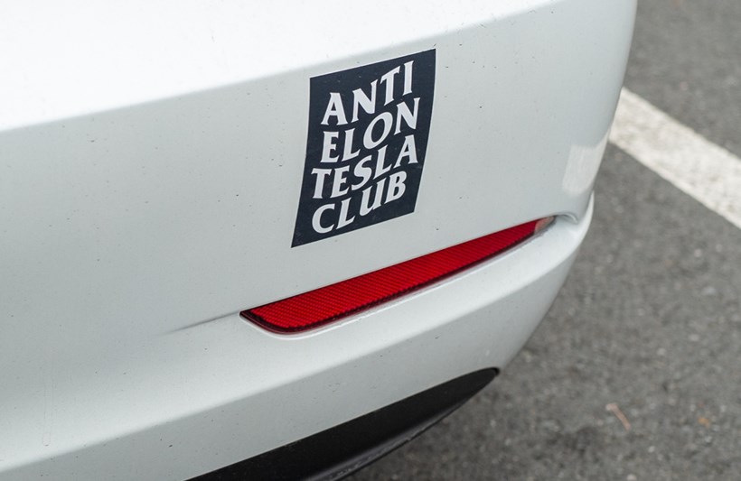 αντί Tesla και Musk αυτοκόλλητο