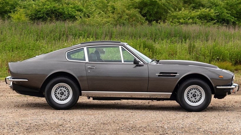Aston Martin V8 James Bond