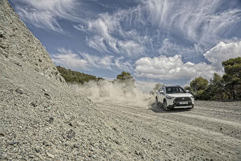 Δοκιμή Toyota Corolla Cross 2.0 L Hybrid 4x4