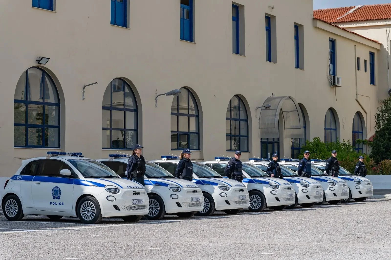 Ελληνική Αστυνομία περιπολικά Cupra Leon VZ - Fiat 500e