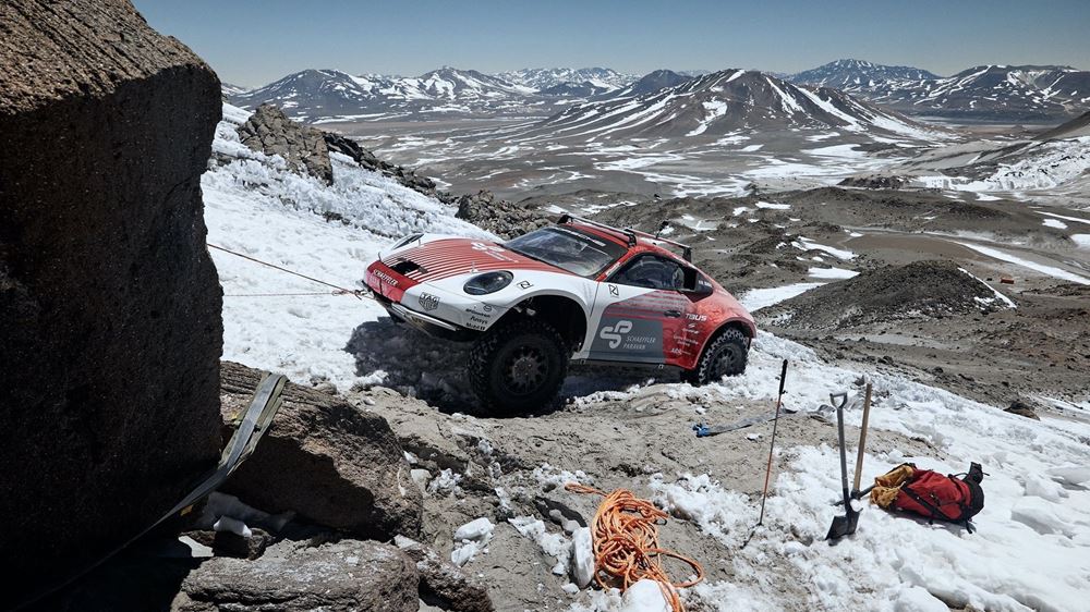 Porsche 911 Chile Volcano