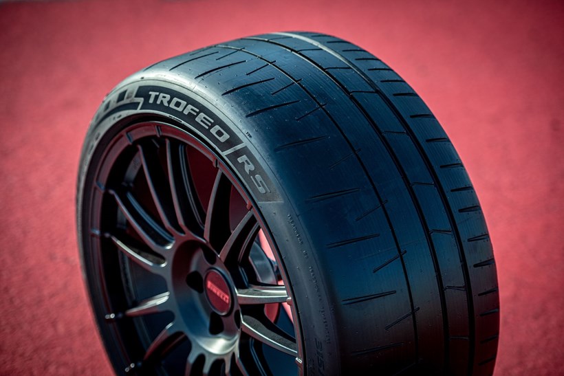 Pirelli P Zero Trofeo RS Pagani Utopia