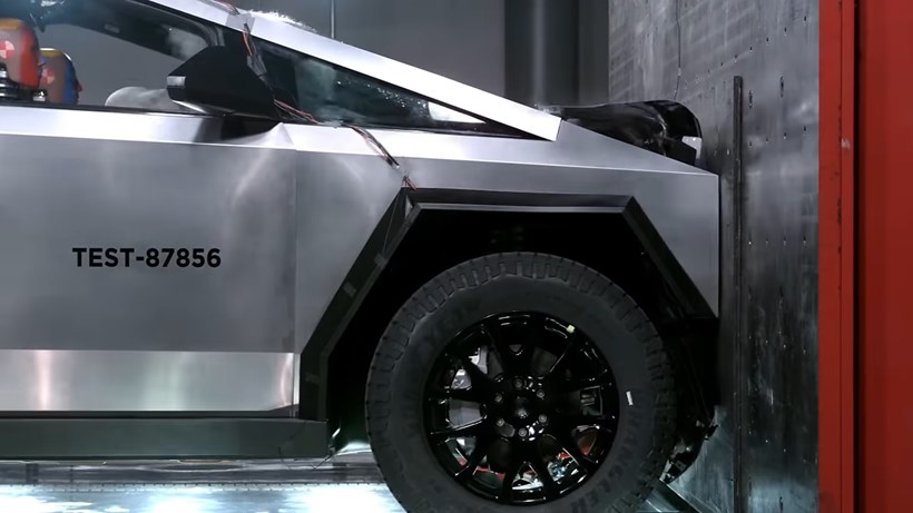 Tesla Cybertruck Crash Test