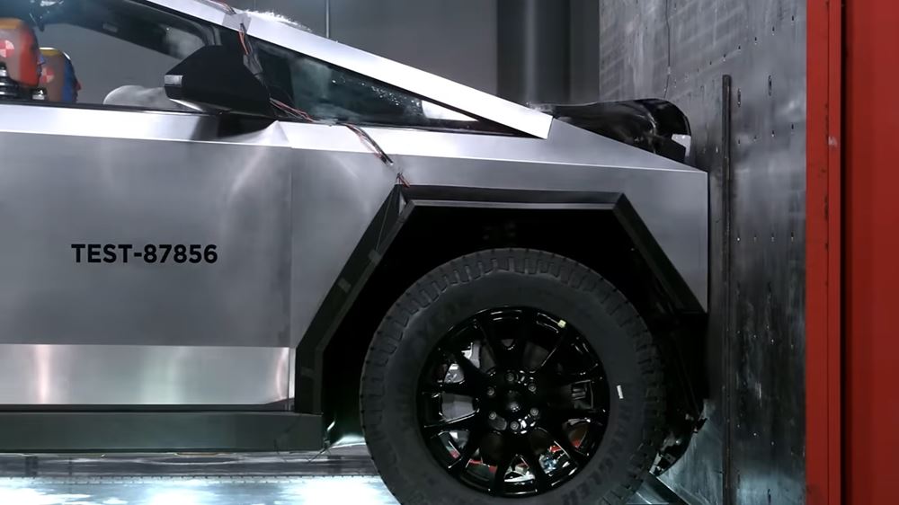 Tesla Cybertruck Crash Test