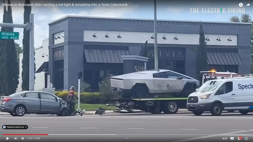 Tesla Cybertruck τρακάρισμα
