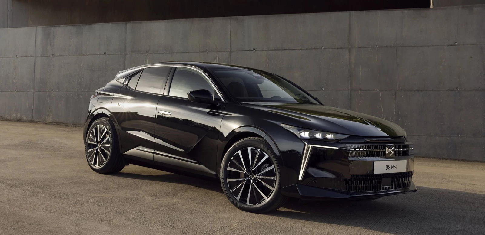 DS N°4 premium hatchback