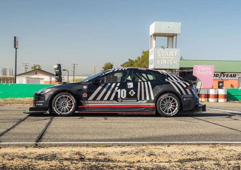 Tesla Model S Plaid Pikes Peak Willow Springs Record