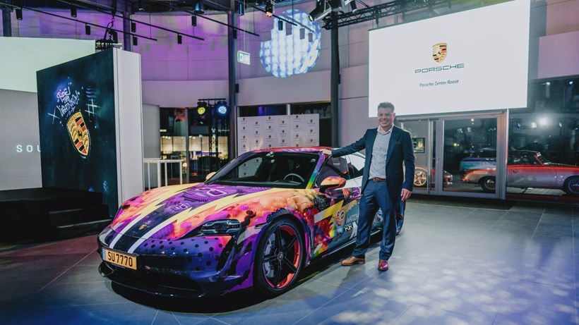 Porsche Taycan Artcar by SUMO!