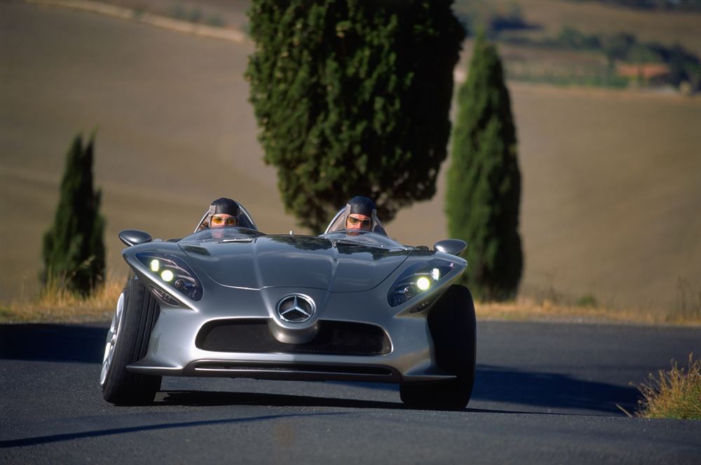 Mercedes-Benz F400 Carving
