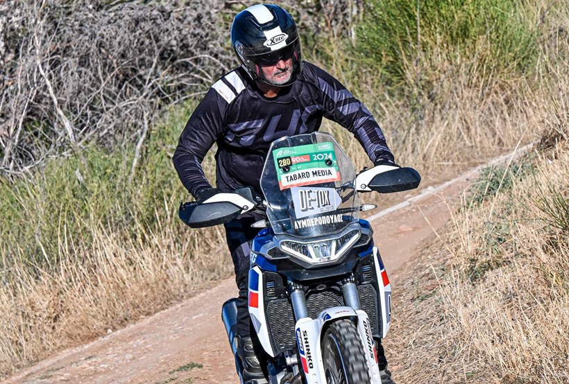 odoiporiko Albania Aprilia Tuareg