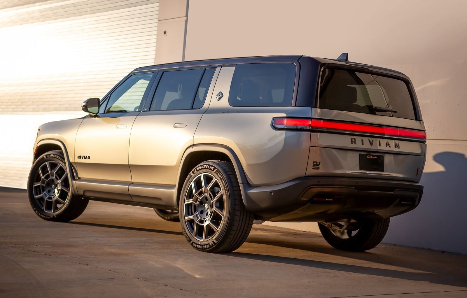 Rivian R1S Quad Pebble Beach