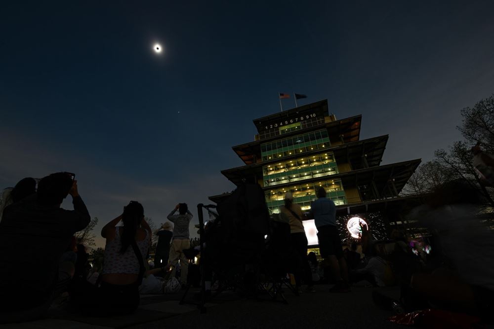 Ολική έκλειψη Σελήνης 2024 Indianapolis Motor Speedway Indycar