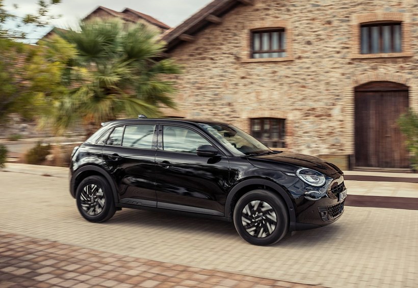 FIAT 600 Hybrid δοκιμή