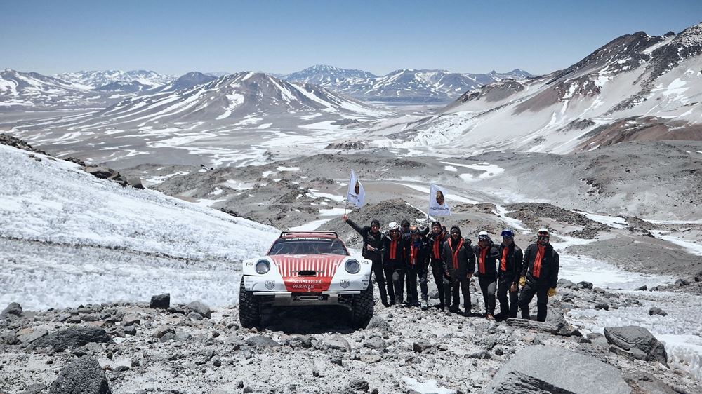 Porsche 911 Chile Volcano