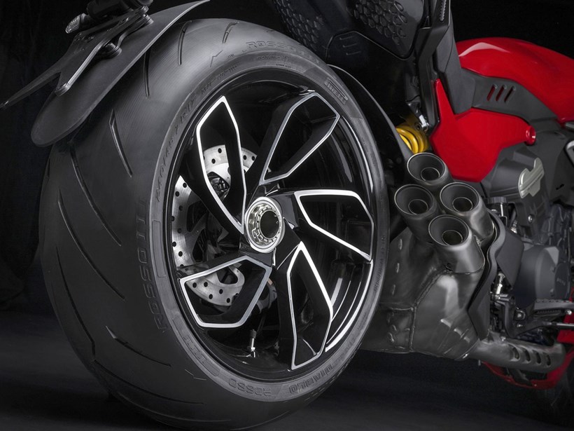 Ducati Diavel V4