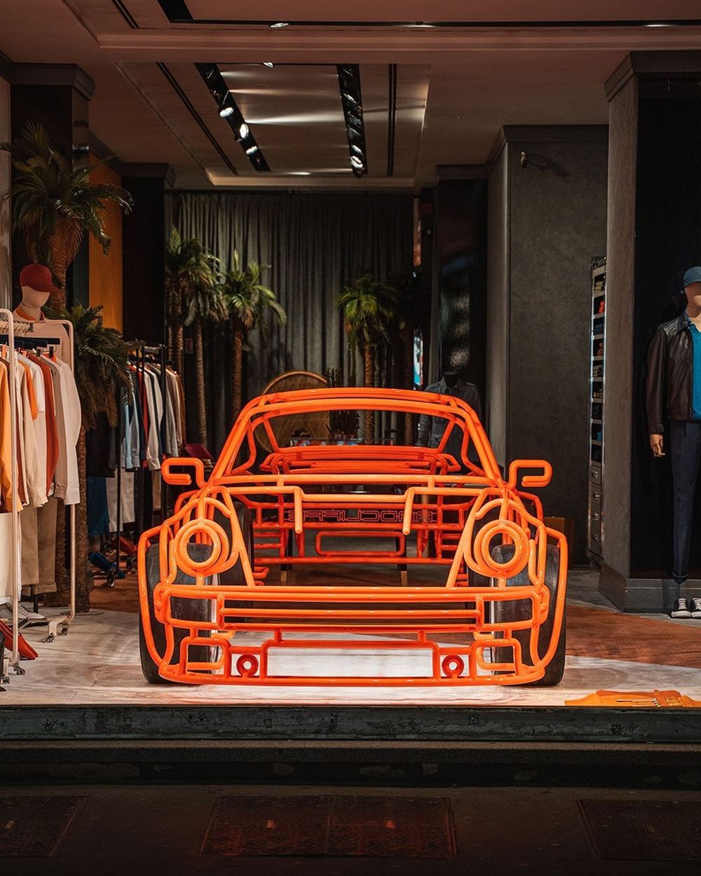 Porsche γλυπτό 240.000 ευρώ