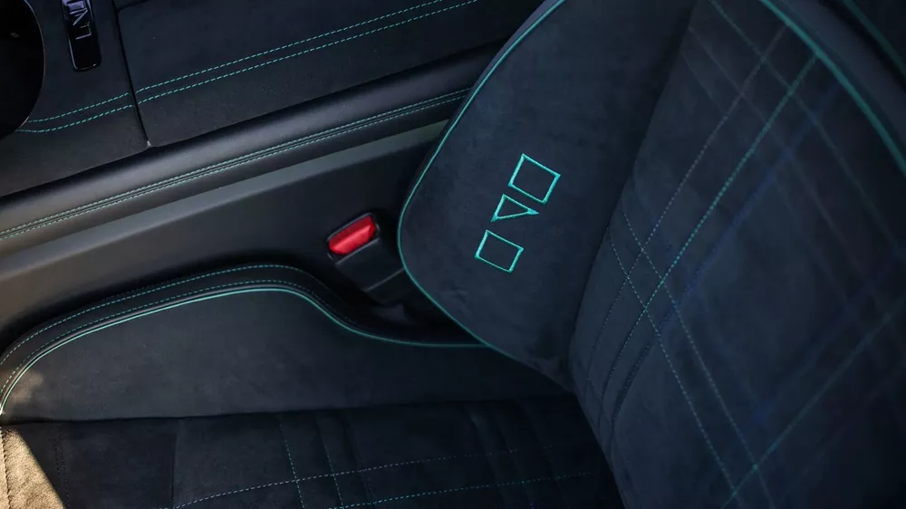 Genesis G90 Wingback